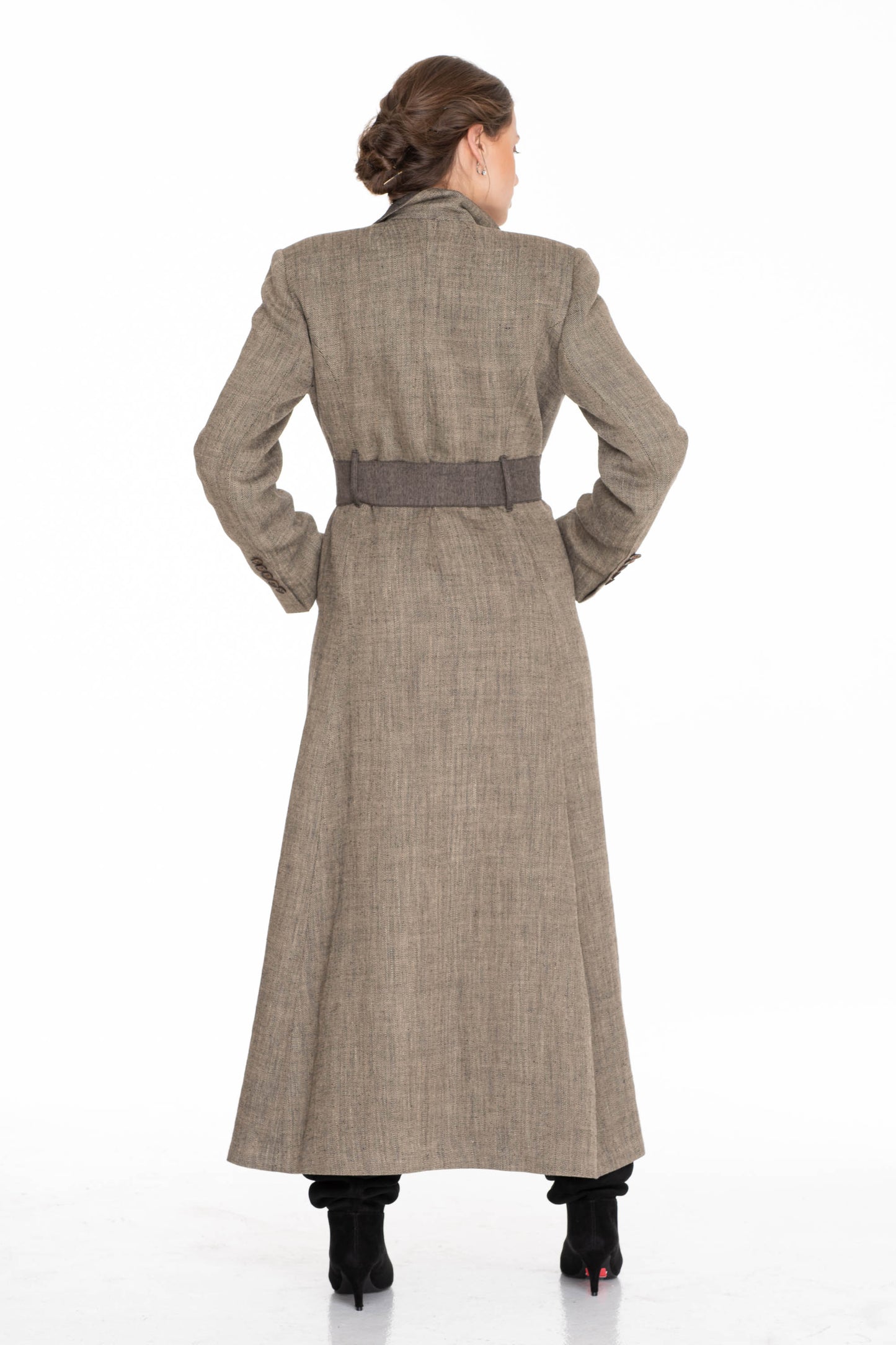 DLOUHÝ TVAROVANÝ KABÁT