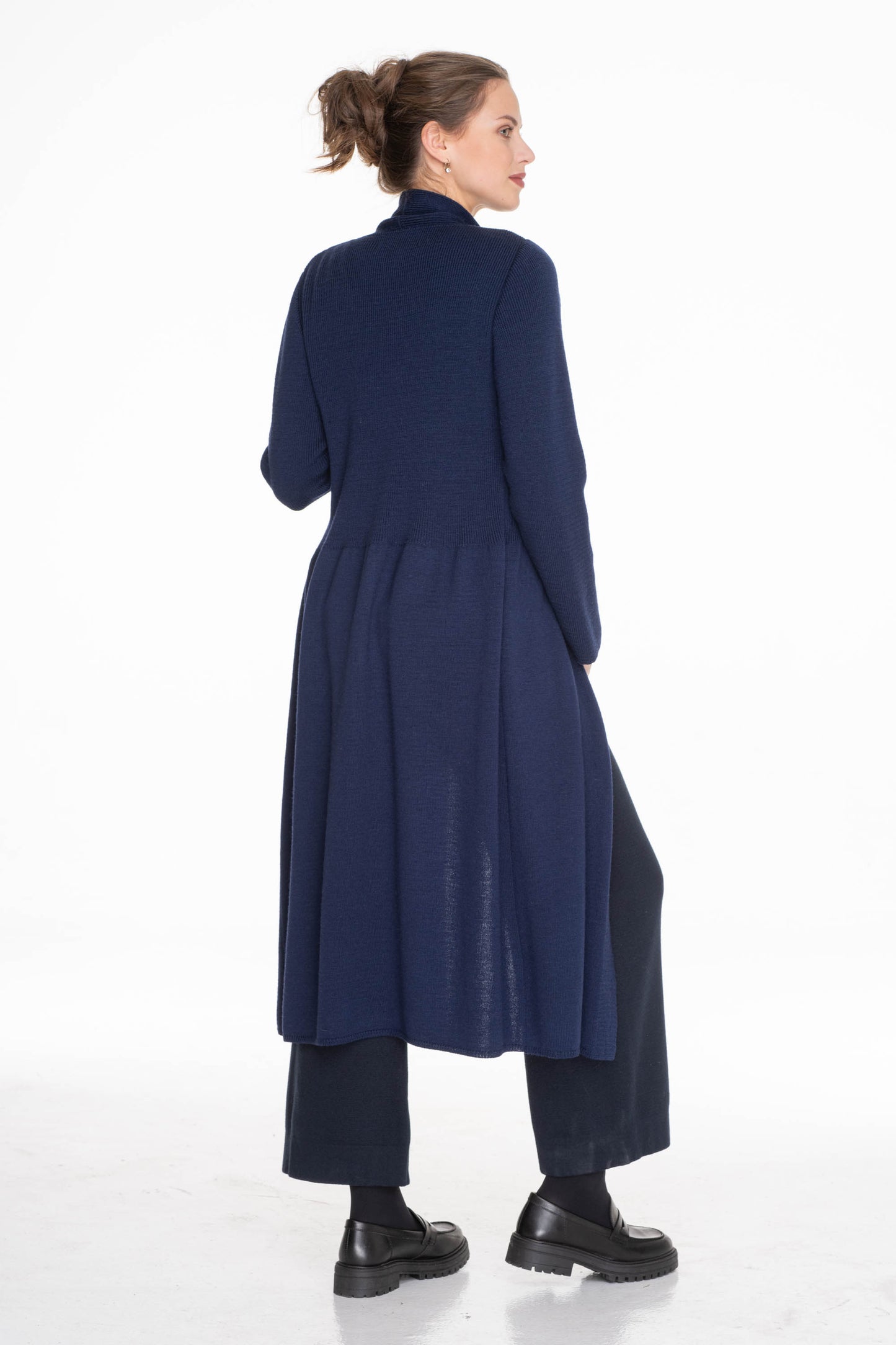 DLOUHÝ ROZŠÍŘENÝ KABÁT 586 A