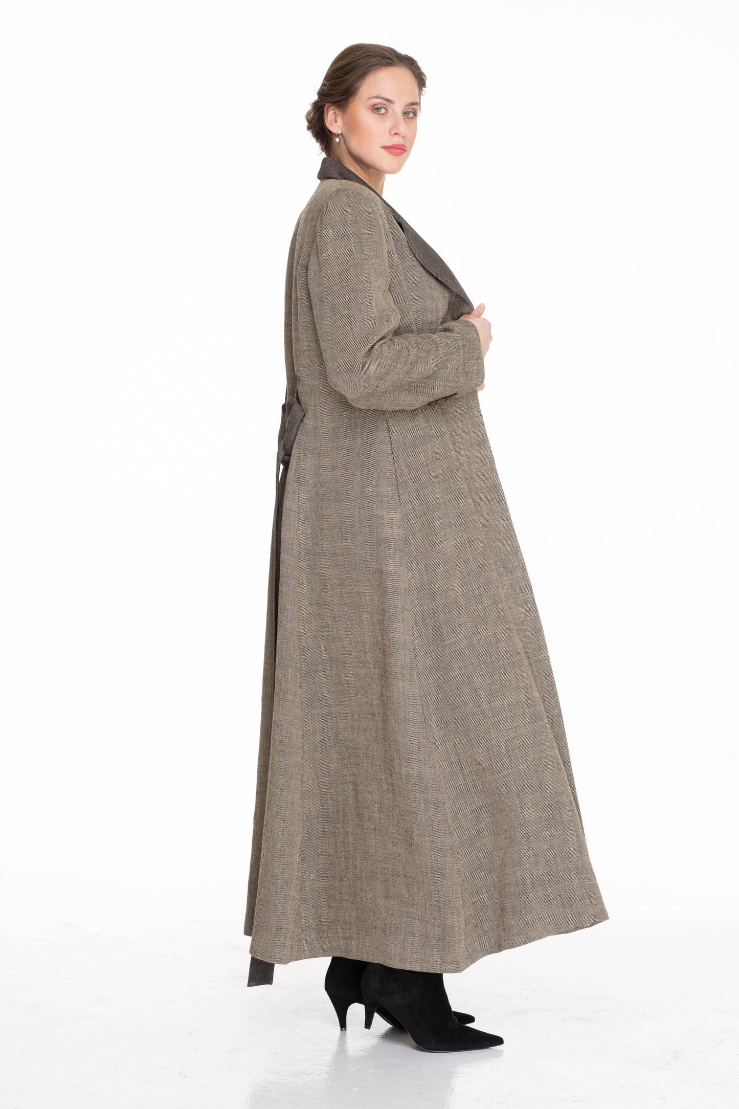 DLOUHÝ TVAROVANÝ KABÁT