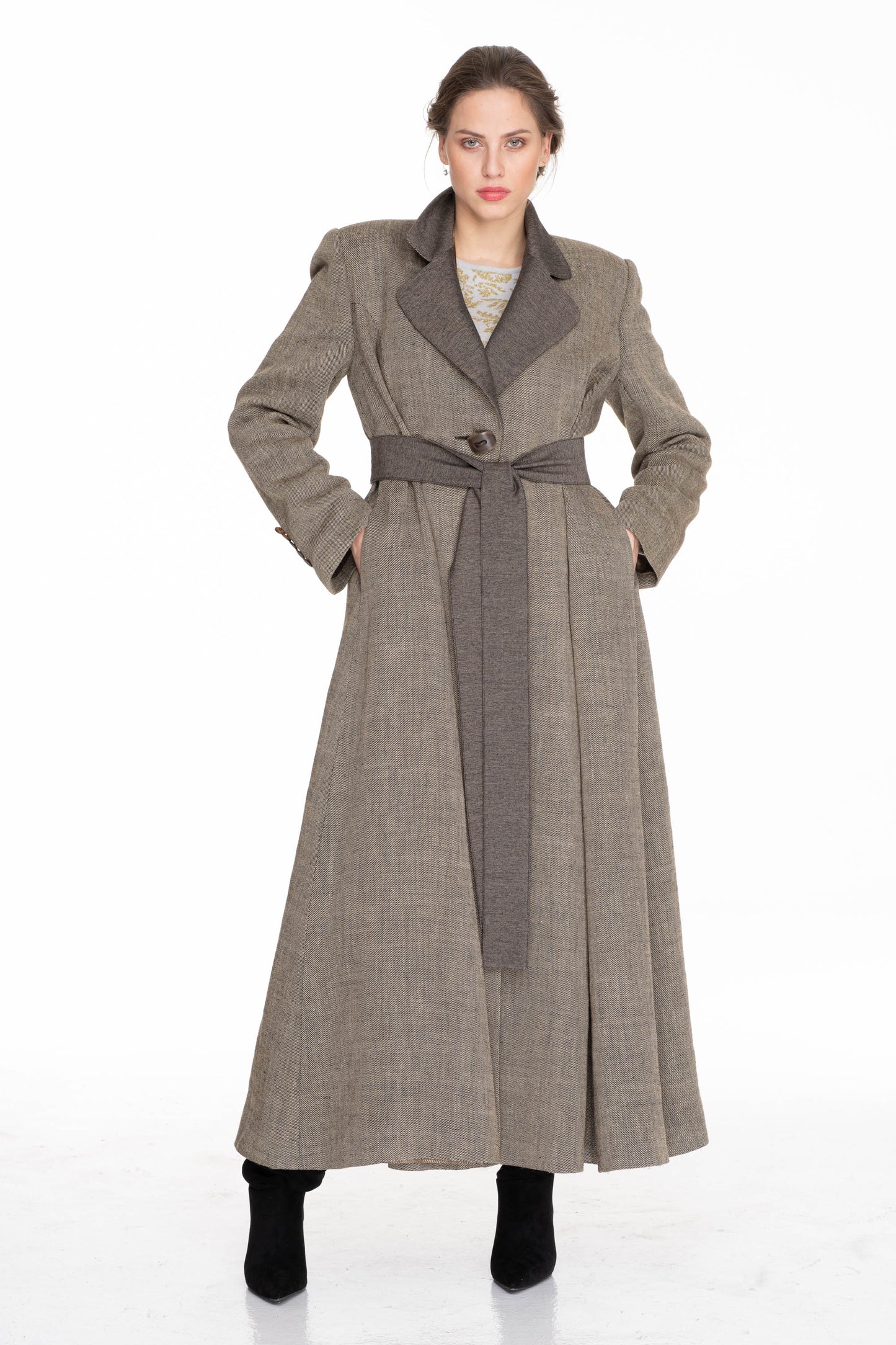 DLOUHÝ TVAROVANÝ KABÁT