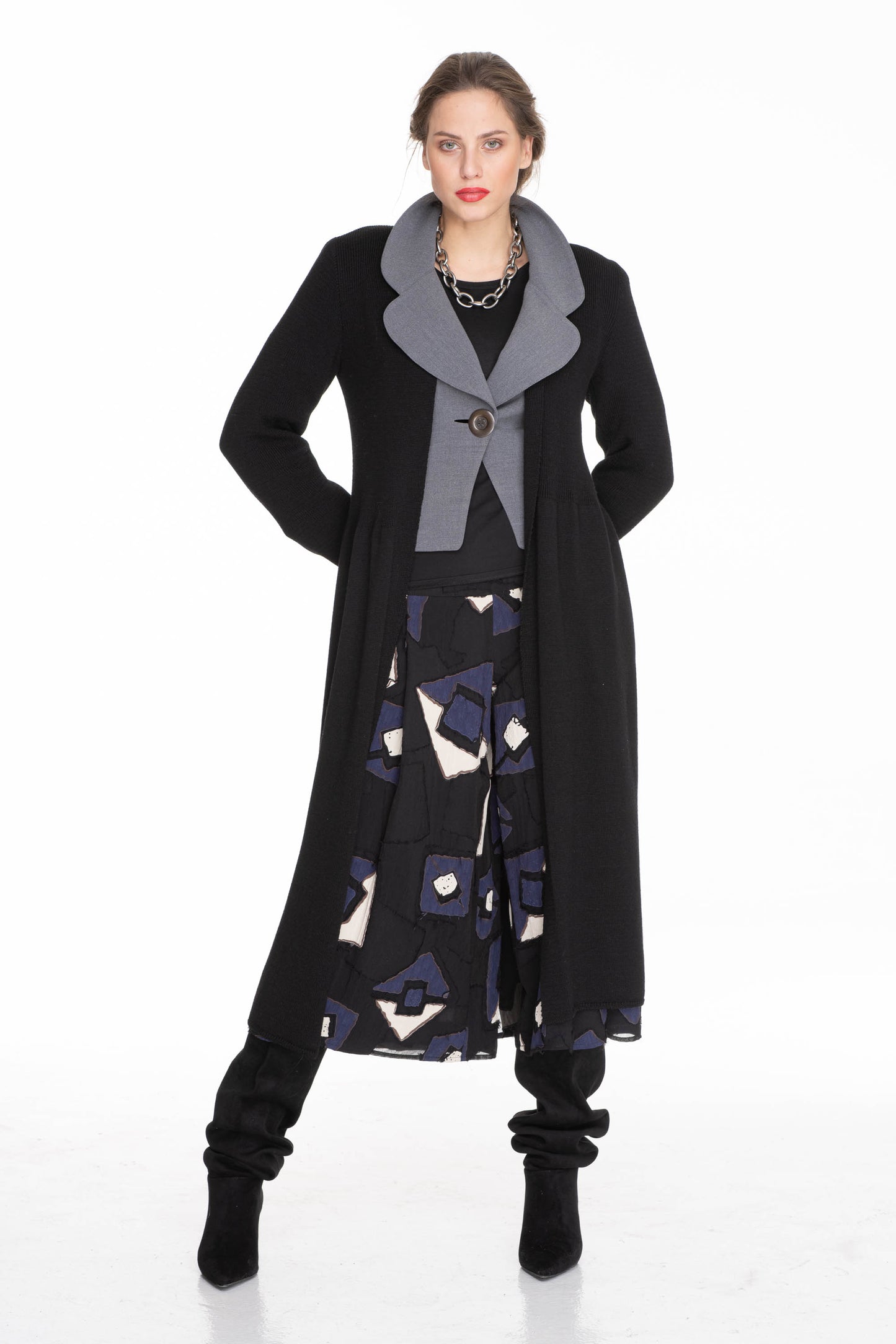 DLOUHÝ ROZŠÍŘENÝ KABÁT 586 A