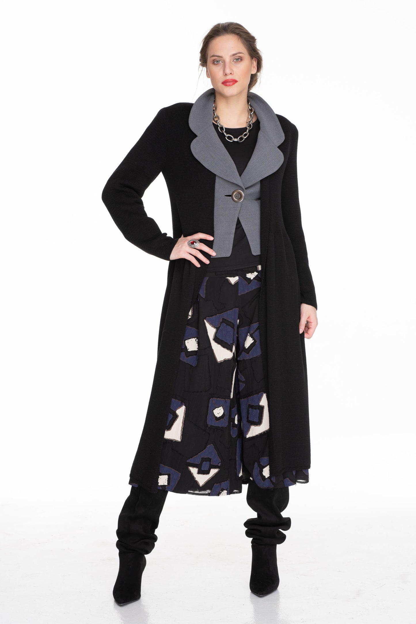 DLOUHÝ ROZŠÍŘENÝ KABÁT 586 A