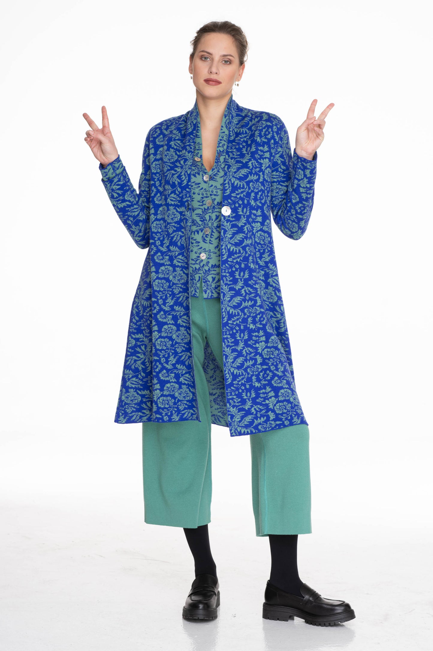 DLOUHÝ ROZŠÍŘENÝ  KABÁT/SVETR - 628 F