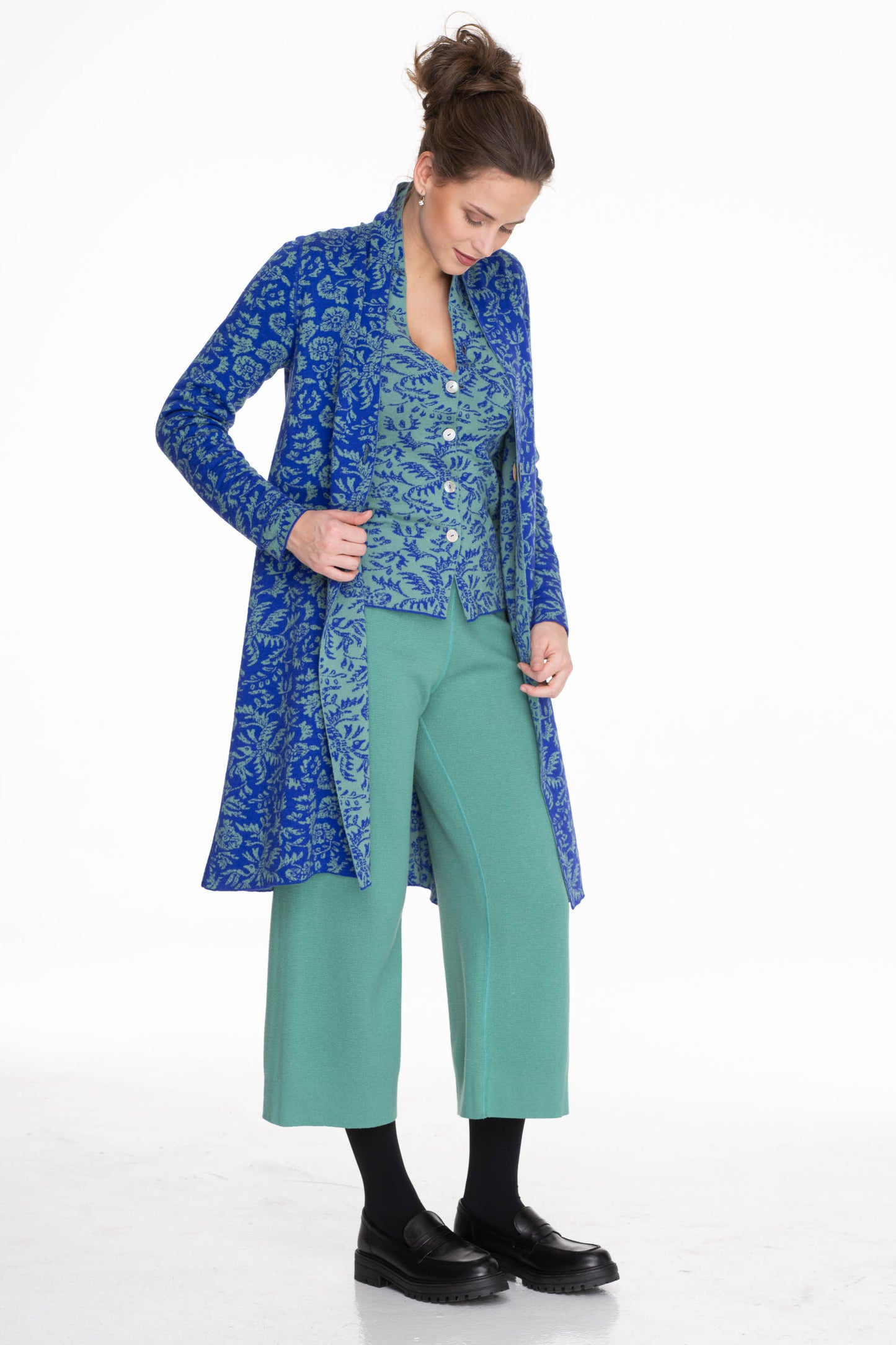 DLOUHÝ ROZŠÍŘENÝ  KABÁT/SVETR - 628 F