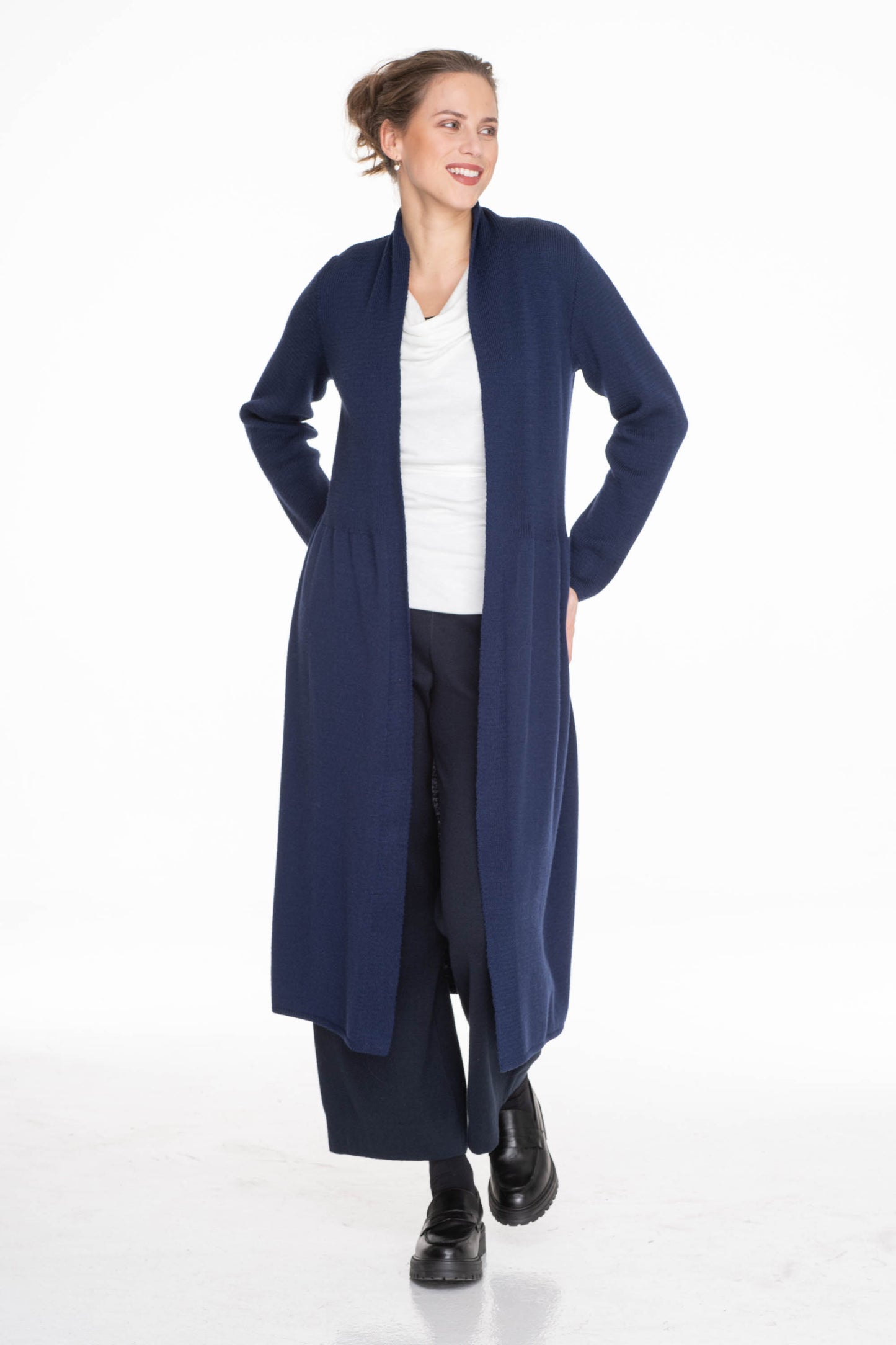 DLOUHÝ ROZŠÍŘENÝ KABÁT 586 A