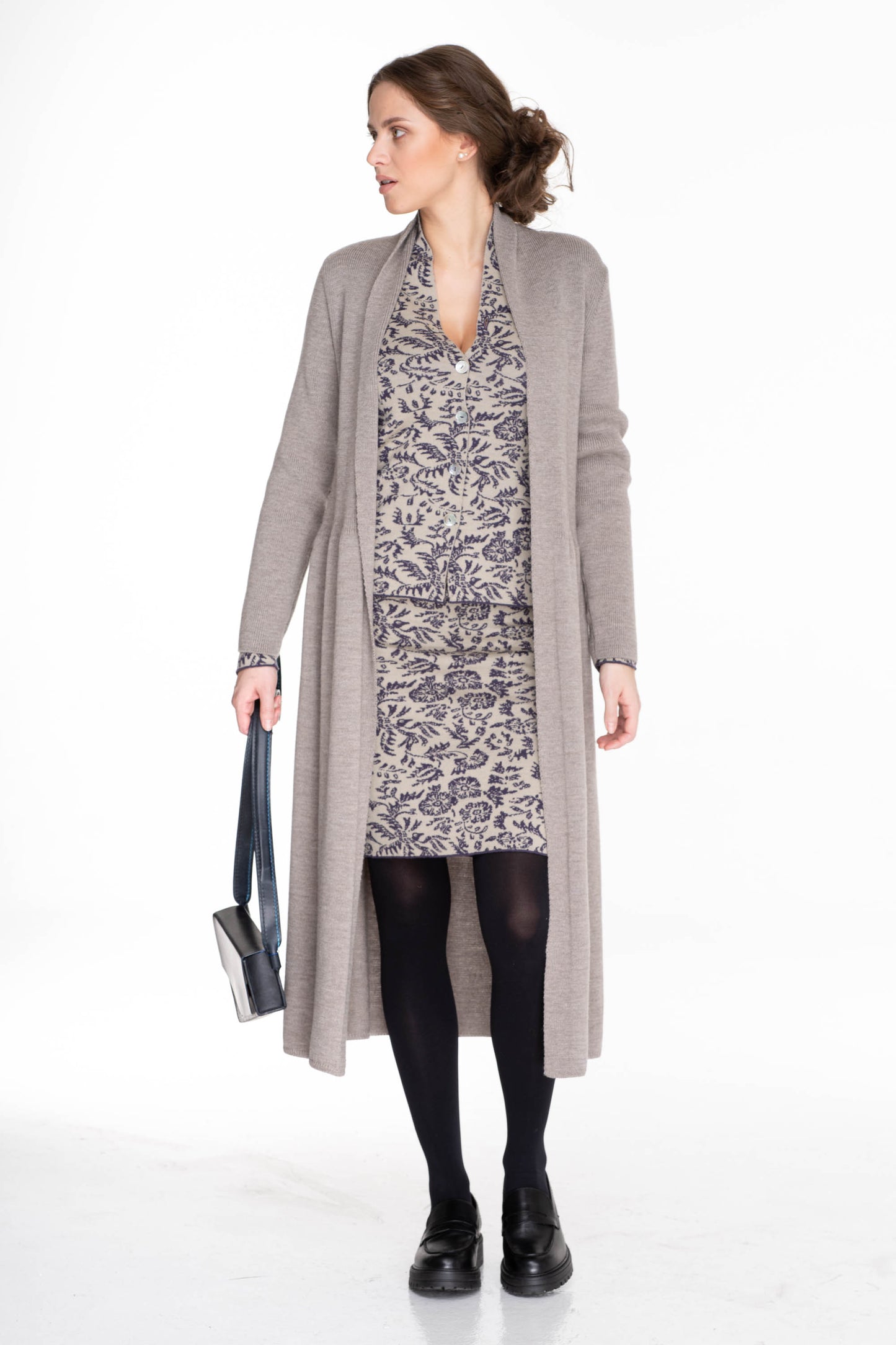 DLOUHÝ ROZŠÍŘENÝ KABÁT 586 A