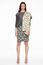 Load image into Gallery viewer, SHAWL/PLAID - 649 A

